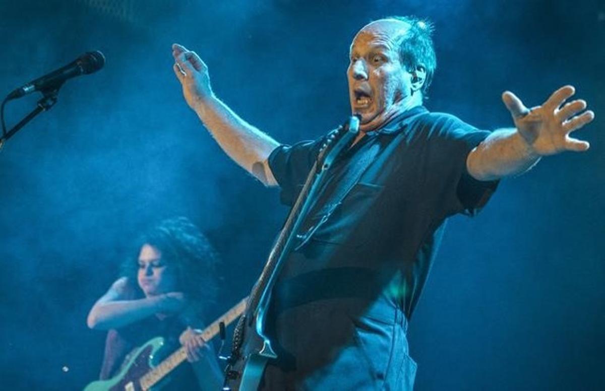 Adrian Belew, virtuoso feroz en Bikini