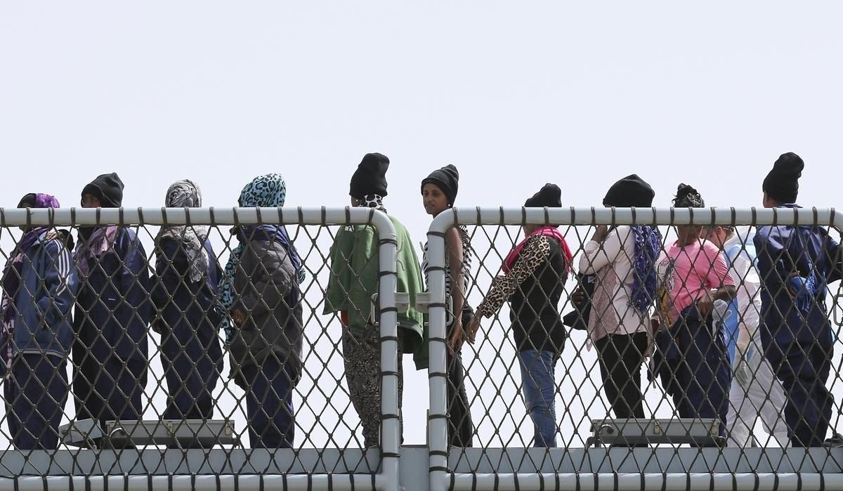 Els alcaldes italians, en peu de guerra contra Salvini pel tracte als immigrants Els alcaldes italians, en peu de guerra contra Salvini pel tracte als immigrants