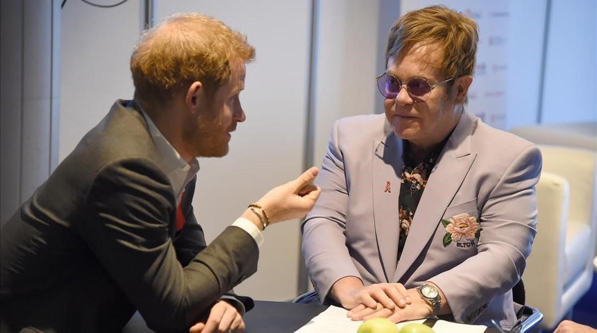 El príncipe Enrique y Elton John en la conferencia contra el sida de Ámsterdam.
