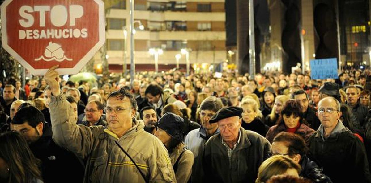 Manifestación en Barakaldo por el suicido de una mujer que iba a ser desahuciada Manifestación en Barakaldo por el suicido de una mujer que iba a ser desahuciada