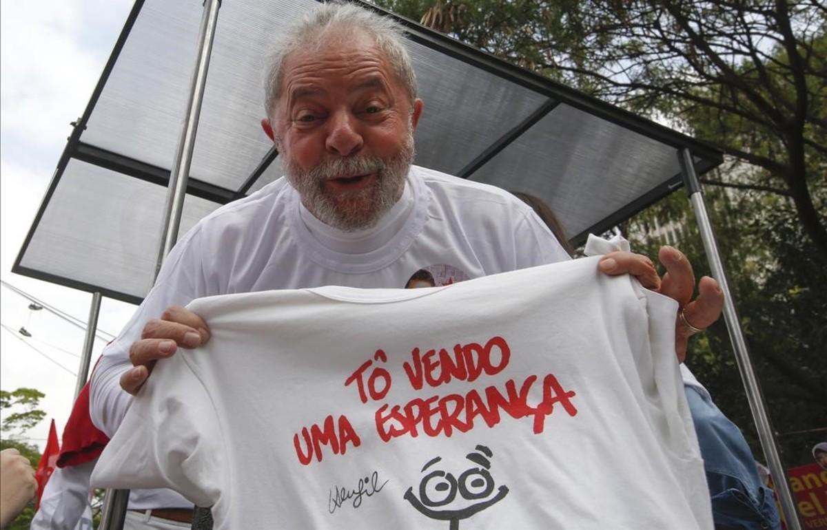 Lula, en campaña en Sao Paulo.