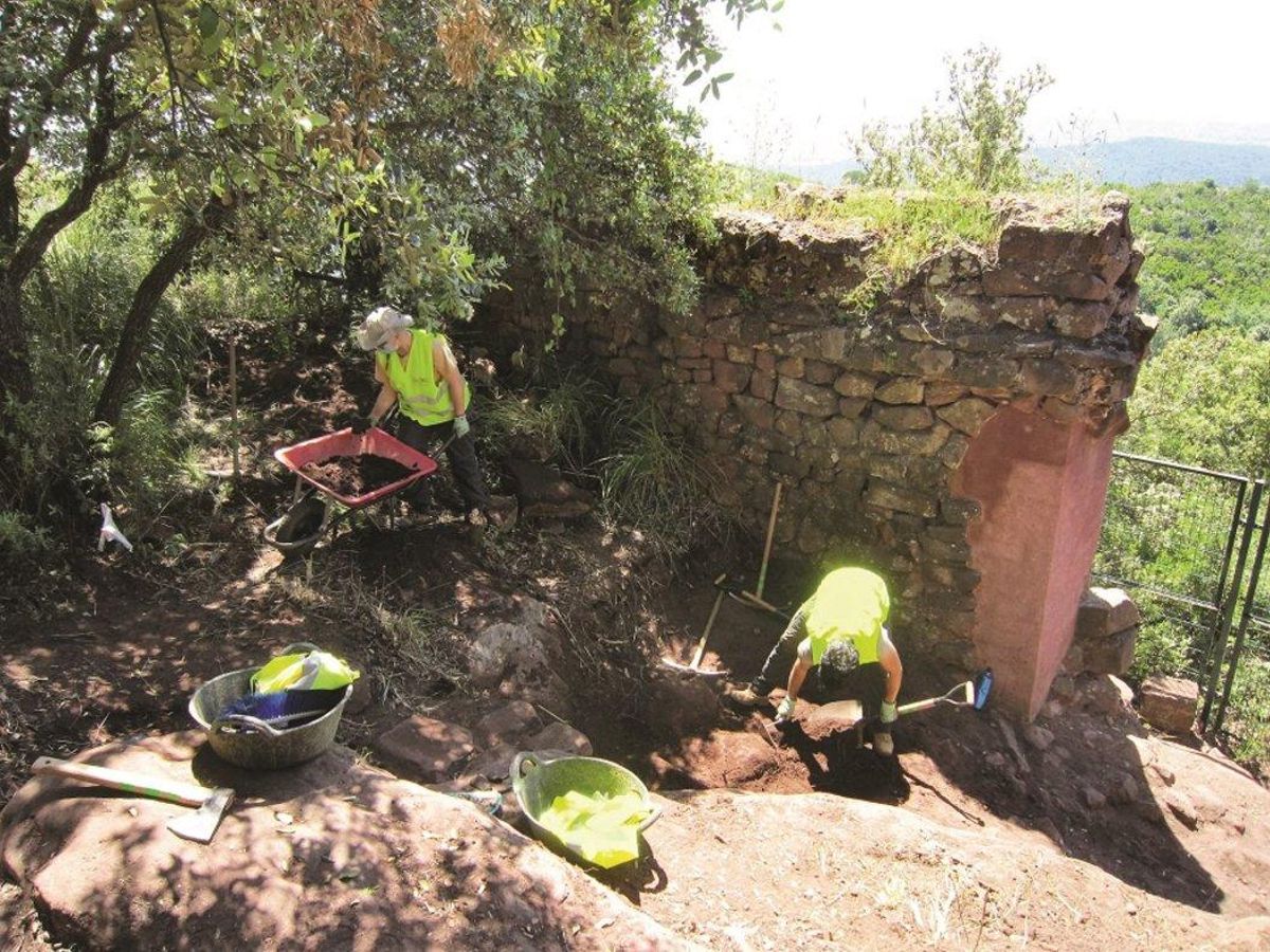 En marxa una nova fase de les obres de restauració del castell d'Eramprunyà de Gavà En marxa una nova fase de les obres de restauració del castell d'Eramprunyà de Gavà
