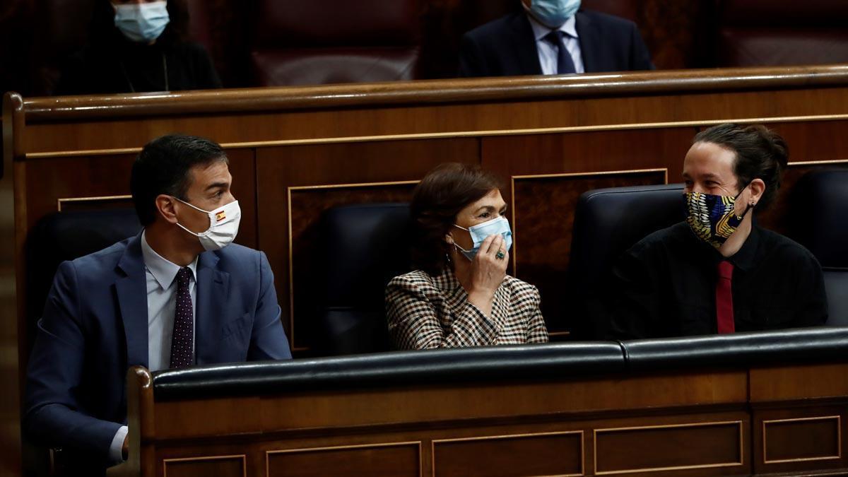 El CIS reduce la ventaja del PSOE sobre el PP a 11,9 puntos. En la foto, Pedro Sánchez, Carmen Calvo y Pablo Iglesias.