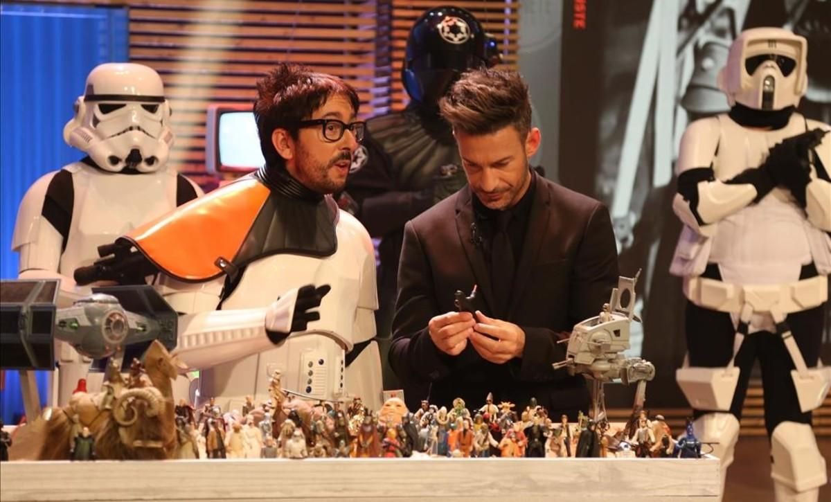 Eduardo Aldán y Flipy, presentador y director, respectivamente, del programa de TVE ’Espinete no existe’. Eduardo Aldán y Flipy, presentador y director, respectivamente, del programa de TVE ’Espinete no existe’.