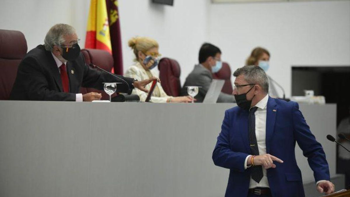 El PP accepta recuperar el pin parental de Vox per aprovar els pressupostos de Múrcia El PP accepta recuperar el pin parental de Vox per aprovar els pressupostos de Múrcia