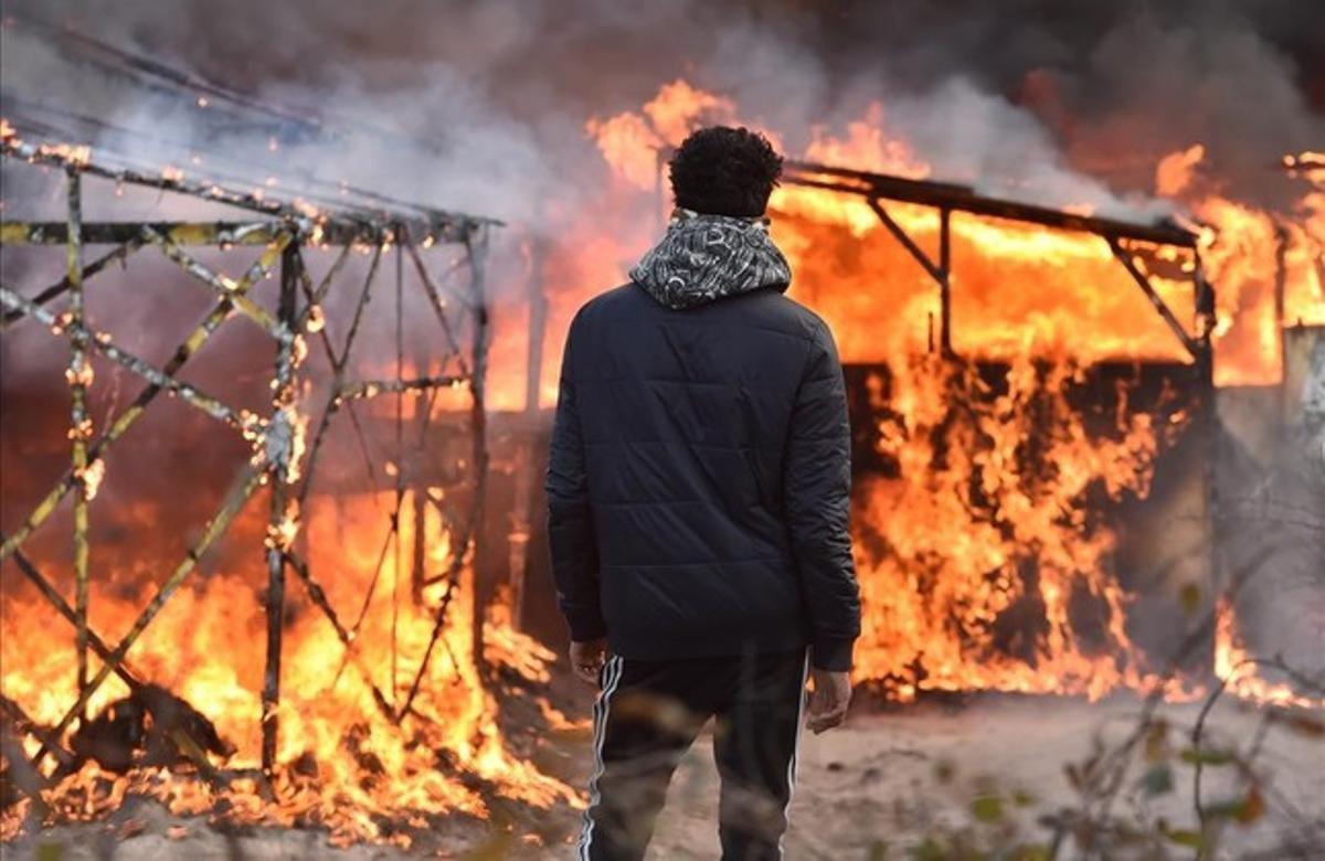Tensión en el campamento de inmigrantes de Calais.