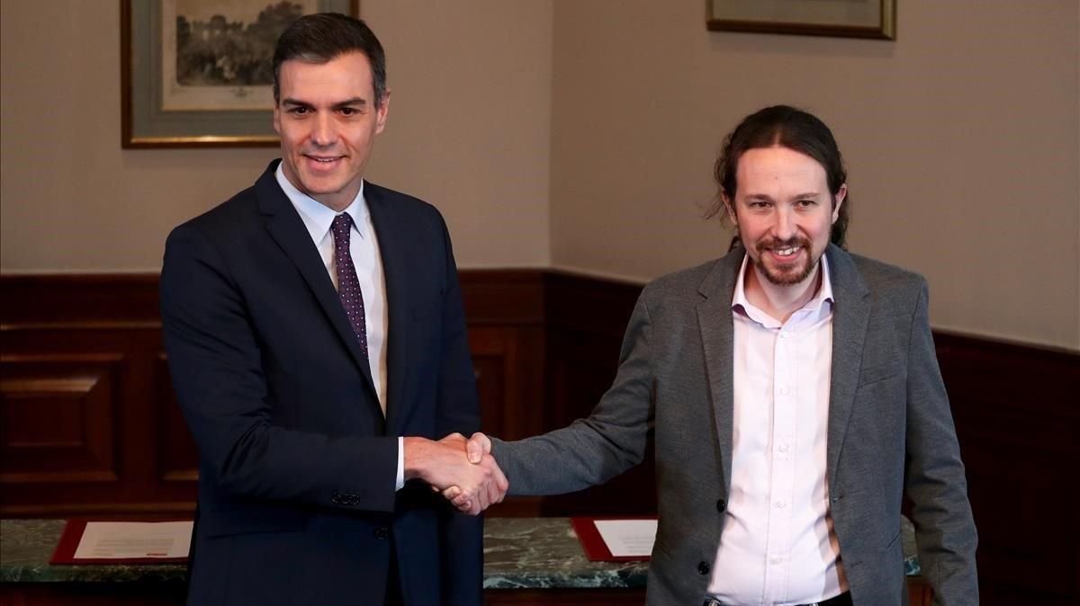 Sánchez e Iglesias, antes de firmar el preacuerdo de Gobierno, el 12 de noviembre. Sánchez e Iglesias, antes de firmar el preacuerdo de Gobierno, el 12 de noviembre.