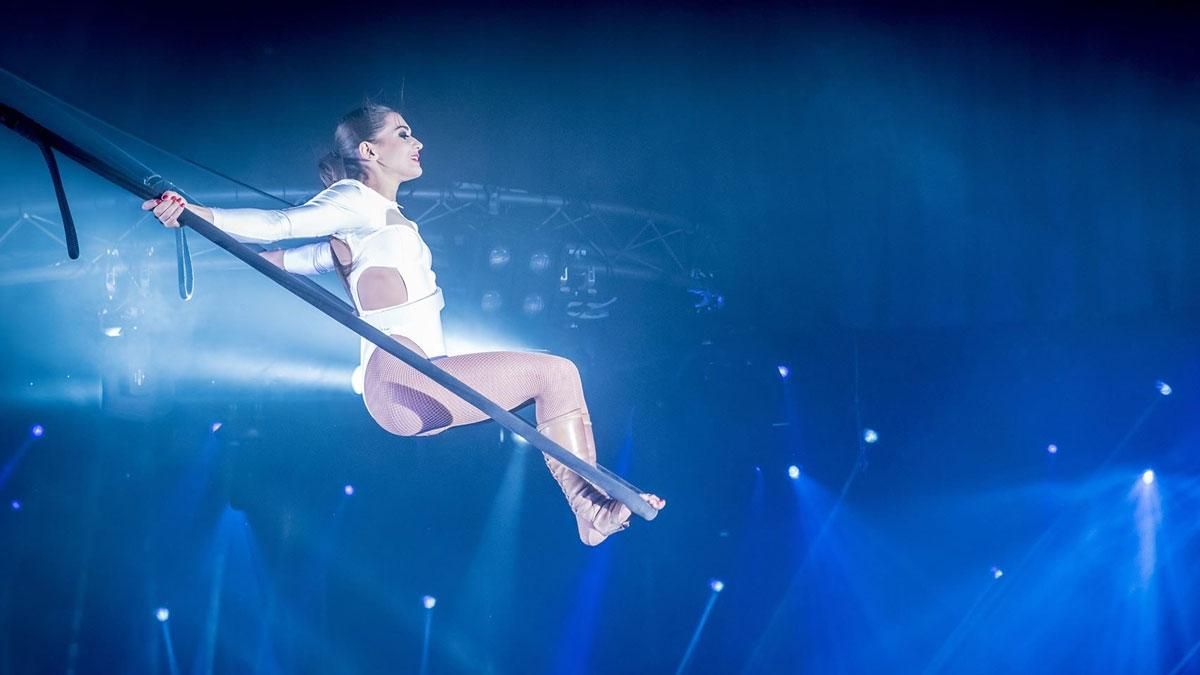 La acróbata griega Anastasia Karampournioti, una de las artistas invitadas al gran circo del Castell de Montjuïc, en uno de sus números. La acróbata griega Anastasia Karampournioti, una de las artistas invitadas al gran circo del Castell de Montjuïc, en uno de sus números.