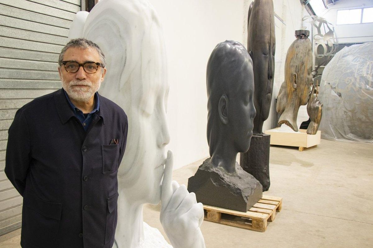 Jaume Plensa, con una de sus obras. Jaume Plensa, con una de sus obras.
