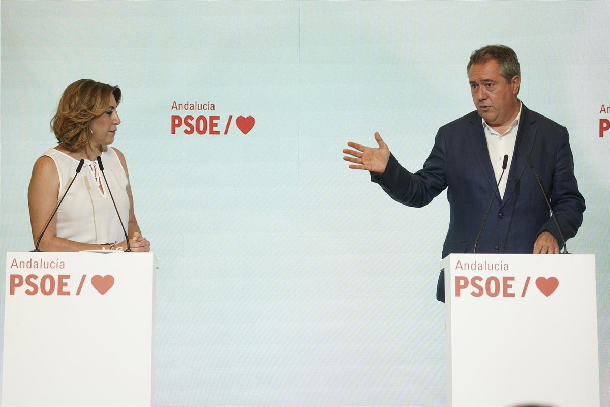 La secretaria general del PSOE-A, Susana Díaz, y el alcalde de Sevilla y ganador de las primarias, Juan Espadas, este 28 de junio de 2021 en la sede regional del partido, en la sevillana calle de San Vicente. La secretaria general del PSOE-A, Susana Díaz, y el alcalde de Sevilla y ganador de las primarias, Juan Espadas, este 28 de junio de 2021 en la sede regional del partido, en la sevillana calle de San Vicente.
