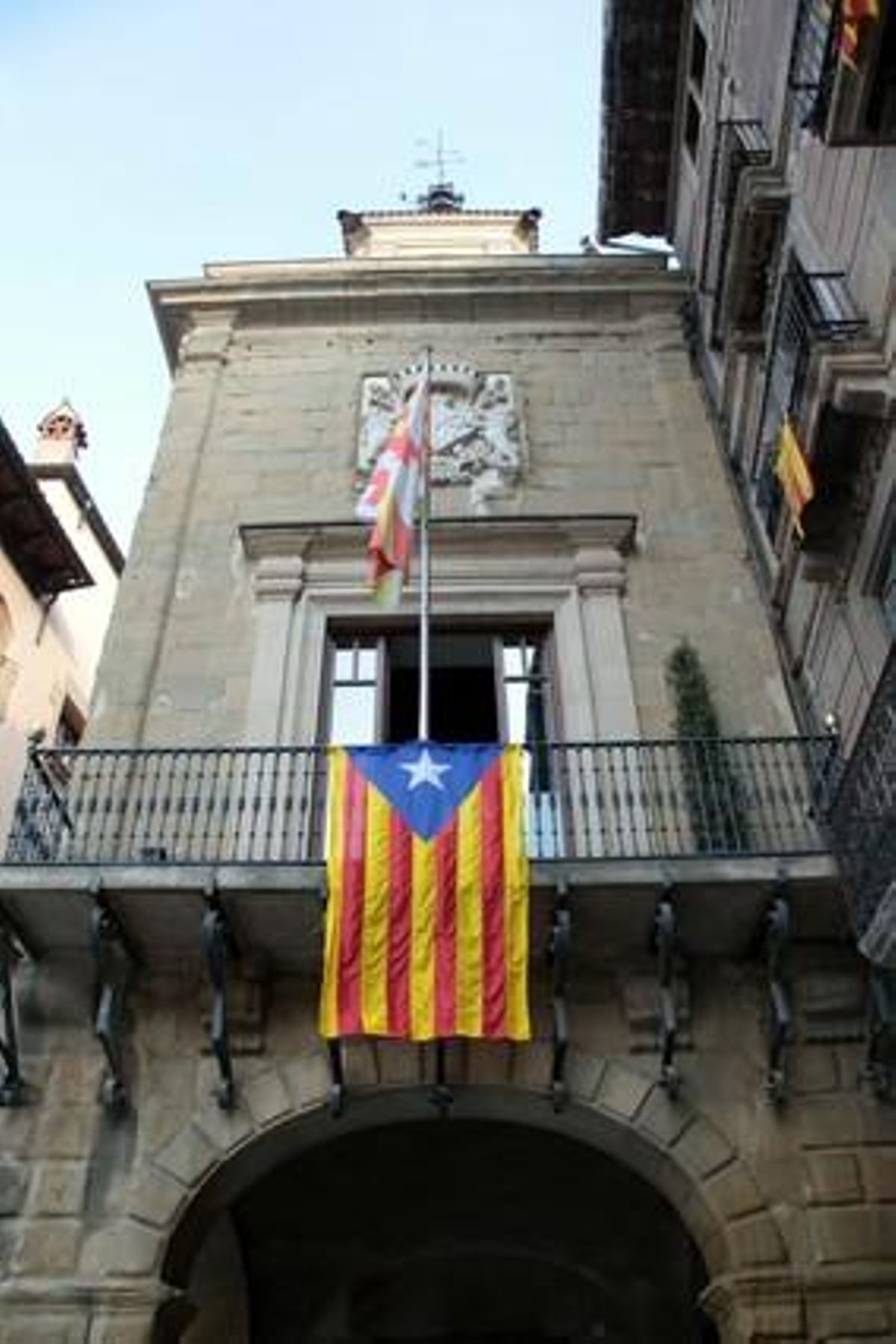 La ’estelada’, en el balcón del Ayuntamiento de Vic. La ’estelada’, en el balcón del Ayuntamiento de Vic.