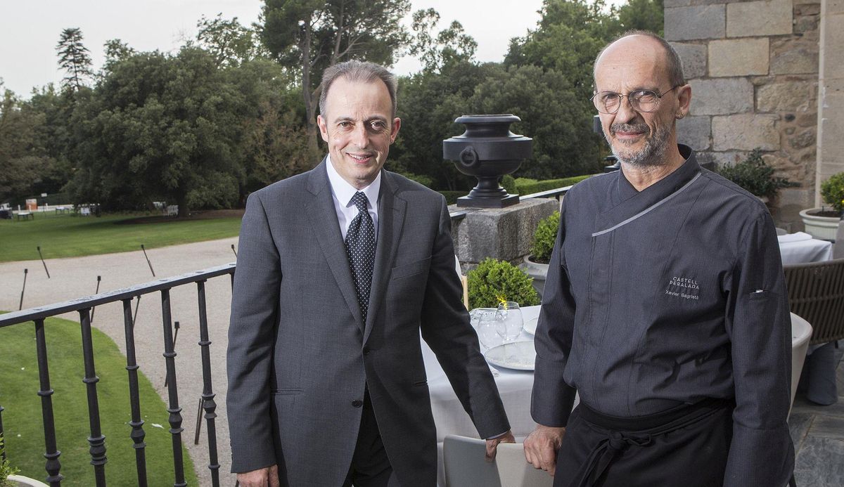 El chef Xavier Sagristà (derecha), con el jefe de sala y sumiller de Castell Peralada Restaurant, Toni Gerez. El chef Xavier Sagristà (derecha), con el jefe de sala y sumiller de Castell Peralada Restaurant, Toni Gerez.