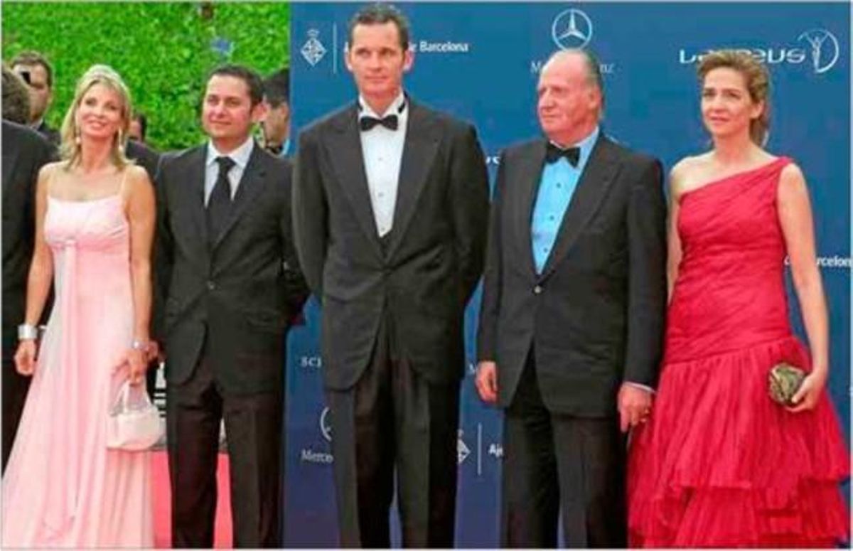 La princesa Corinna zu Sayn-Wittgenstein (izquierda). En el centro, Iñaki Urdangarin, con el Rey y la infanta Cristina (derecha). La princesa Corinna zu Sayn-Wittgenstein (izquierda). En el centro, Iñaki Urdangarin, con el Rey y la infanta Cristina (derecha).