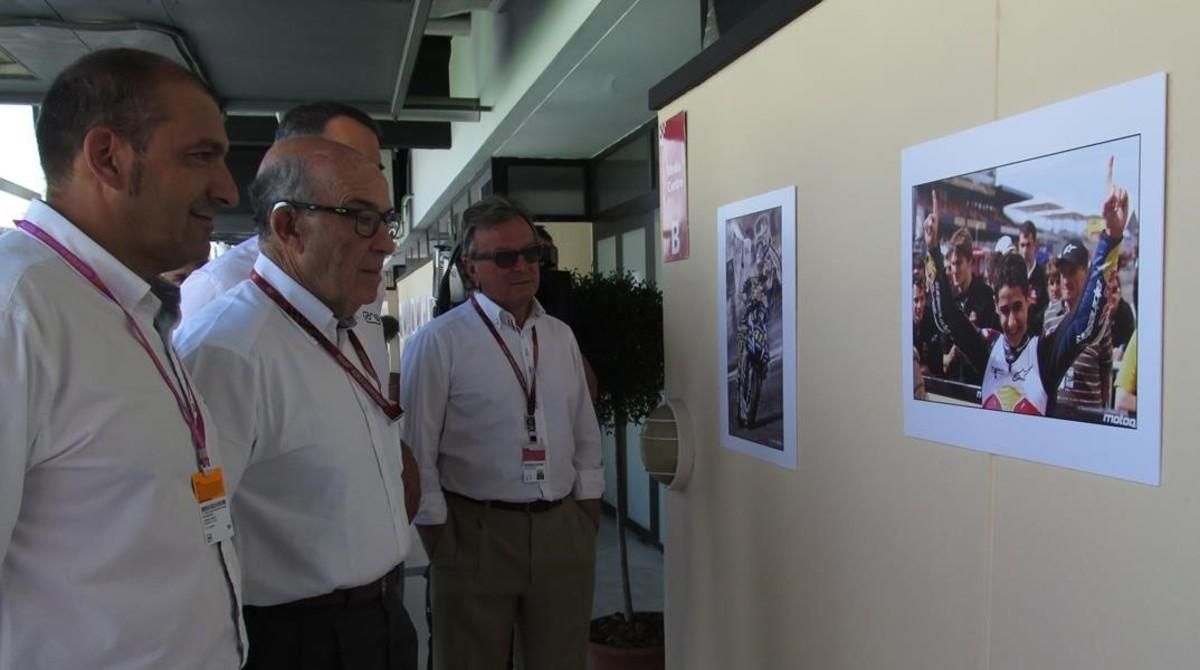 Pere Mas, president de la Federació Balear de Motociclisme; Carmelo Ezpeleta, màxim responsable del Mundial, i Àngel Viladoms, president de la Federació Espanyola, han inaugurat avui, al circuit, una exposició que recorda Luis Salom. Pere Mas, president de la Federació Balear de Motociclisme; Carmelo Ezpeleta, màxim responsable del Mundial, i Àngel Viladoms, president de la Federació Espanyola, han inaugurat avui, al circuit, una exposició que recorda Luis Salom.