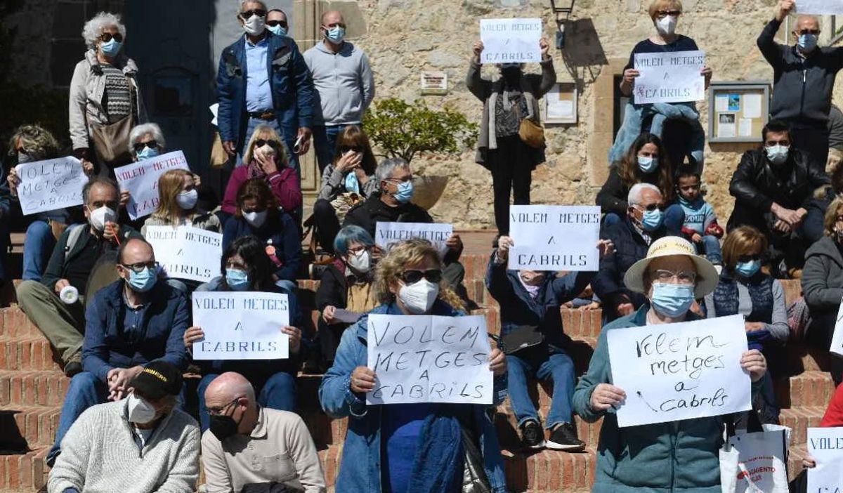 Protesta por el regreso del médico a Cabrils, el pasado 21 de marzo. Protesta por el regreso del médico a Cabrils, el pasado 21 de marzo.