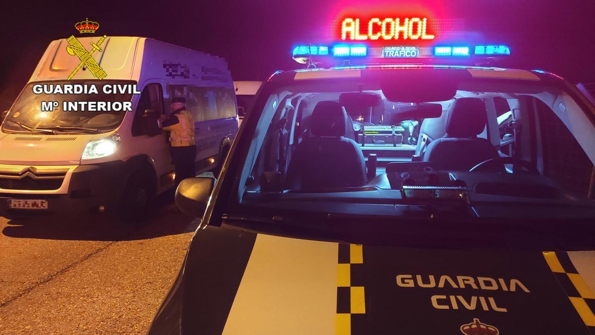 Un conductor begut arrossega 11 metres el guàrdia civil que el va parar en un control a Toledo