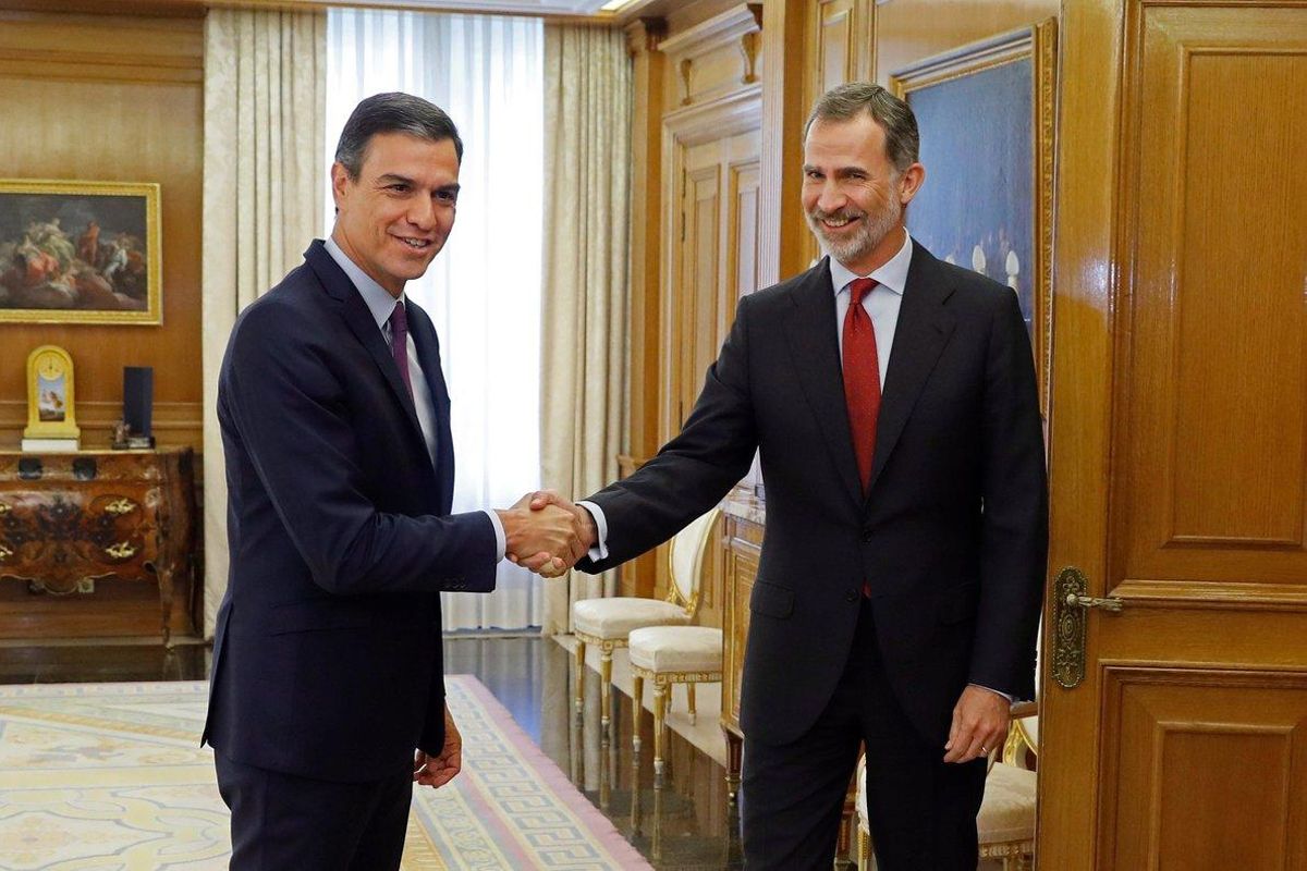 El rey Felipe VI saluda a Pedro Sánchez el pasado 6 de junio, durante la primera ronda de consultas. El rey Felipe VI saluda a Pedro Sánchez el pasado 6 de junio, durante la primera ronda de consultas.