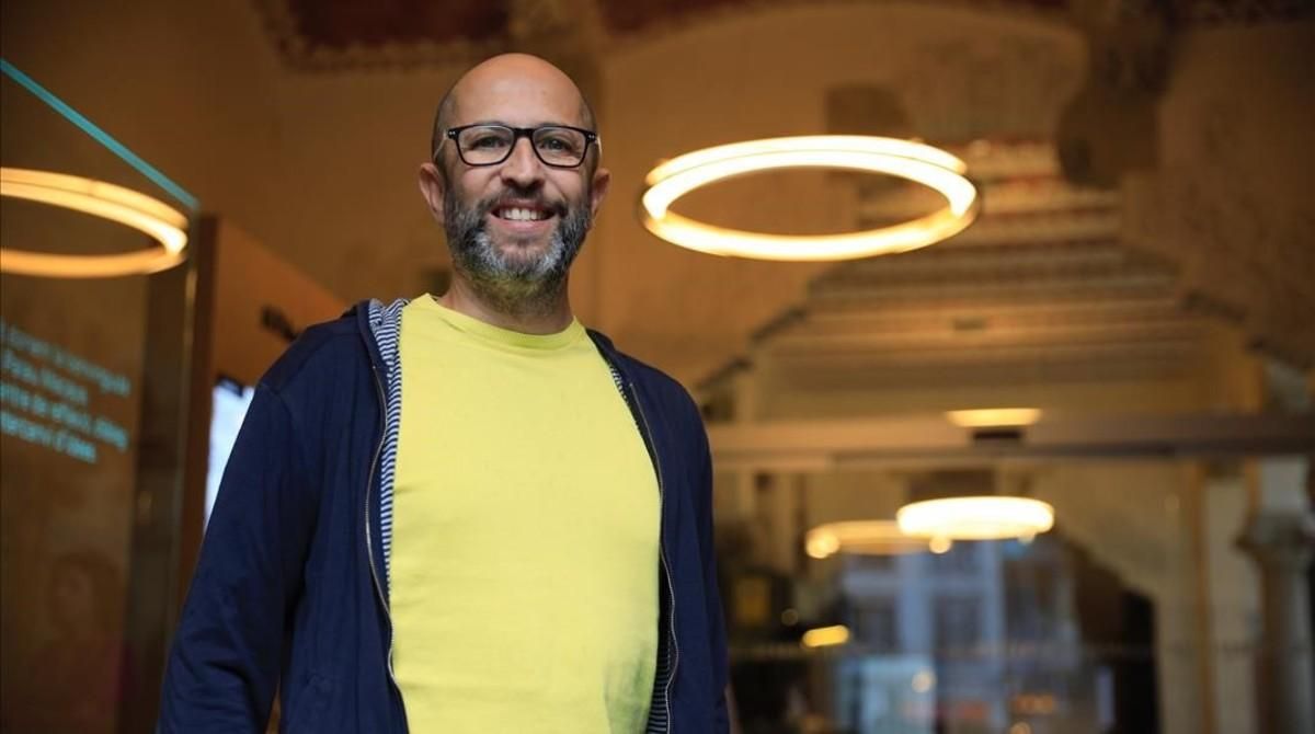 Vicent Borràs, padre de un niño de 8 años, el pasado lunes en el Palau Macaya de Barcelona. Vicent Borràs, padre de un niño de 8 años, el pasado lunes en el Palau Macaya de Barcelona.