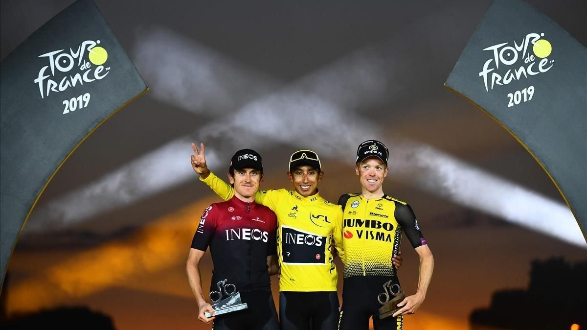 Bernal, flanqueado por Thomas y Kruijswijk en el podio de París. Bernal, flanqueado por Thomas y Kruijswijk en el podio de París.