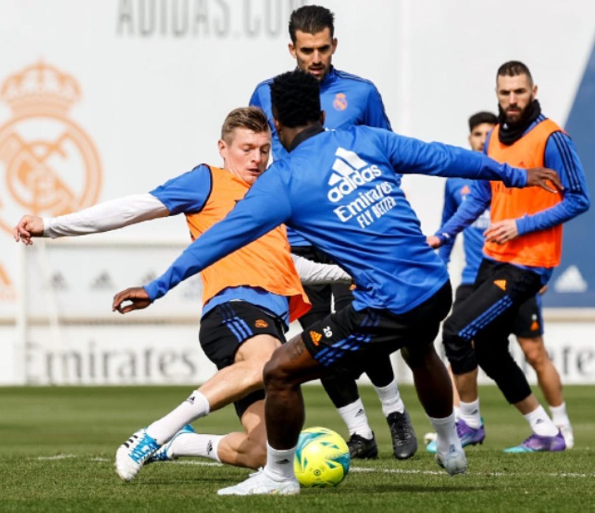 Imagen del entrenamiento del Real Madrid de este viernes en Valdebebas. 
