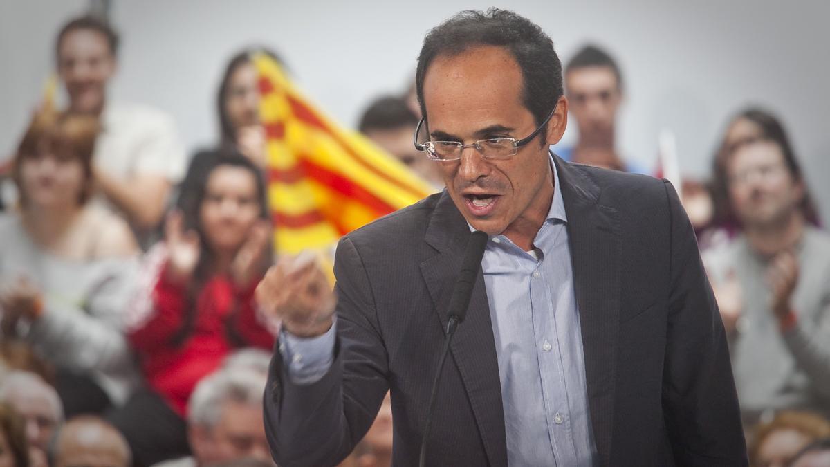 El exdiputado del PSC Francesc Vallès, en un mitin de la candidata del partido, la ya fallecida Carme Chacón, el 5 de noviembre de 2011, en Tarragona. 