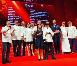 Los 11 chefs con tres estrellas Michelin, durante la presentación de la última guía, en noviembre del año pasado.