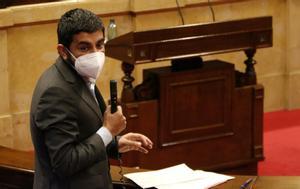 El ’conseller’ de Treball, Chakir El Homrani, durante una sesión del Parlament.