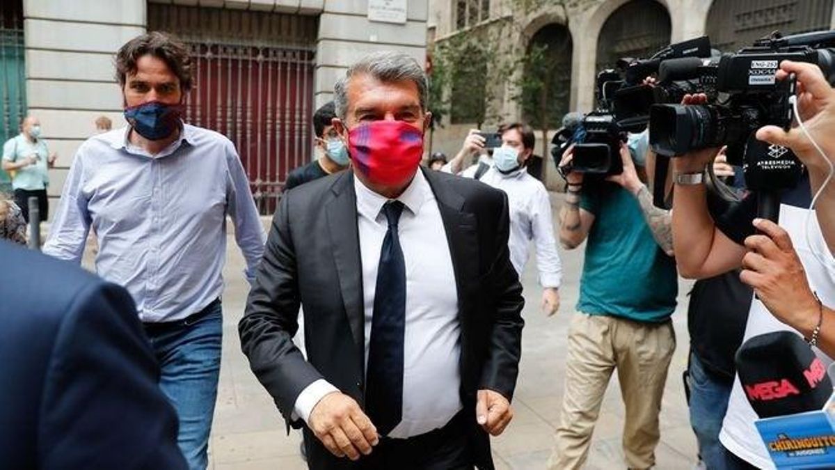 Laporta a su llegada al Palau de la Música. Laporta a su llegada al Palau de la Música.