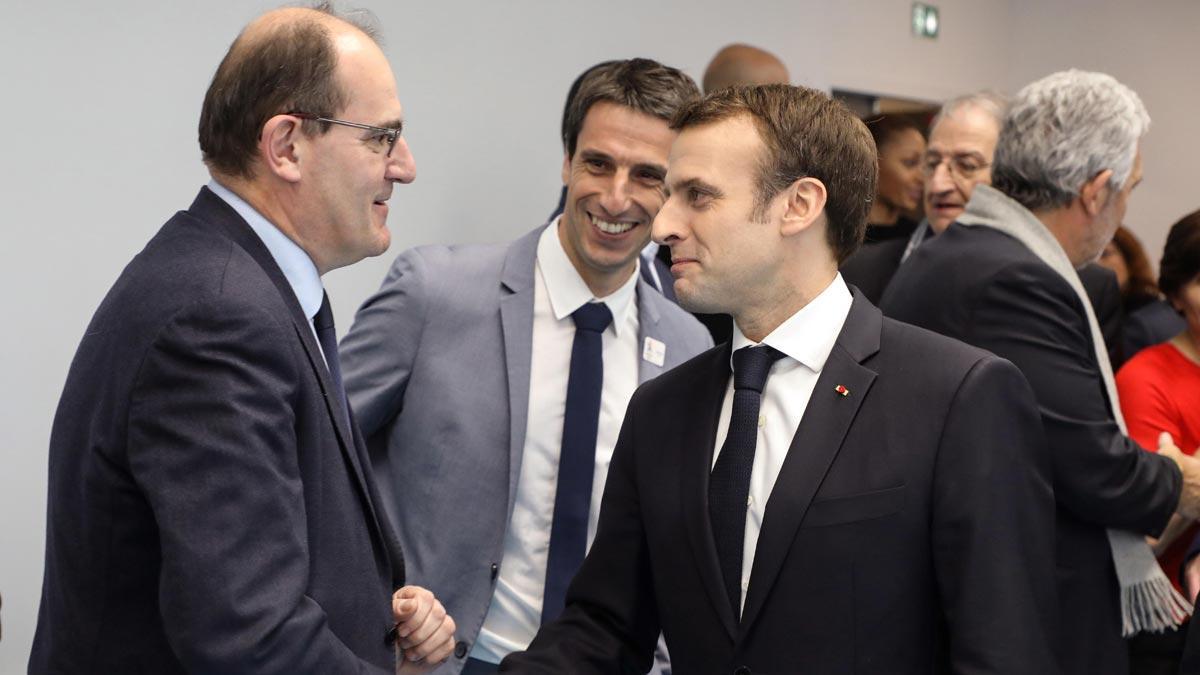 Dimite el Gobierno francés en bloque para facilitar una renovación. En la foto, Jean Castex, nuevo jefe del Ejecutivo francés, junto a Emmanuel Macron.