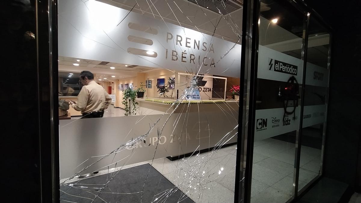 Ataque a la redacción de El Periódico, en la calle Consell de Cent