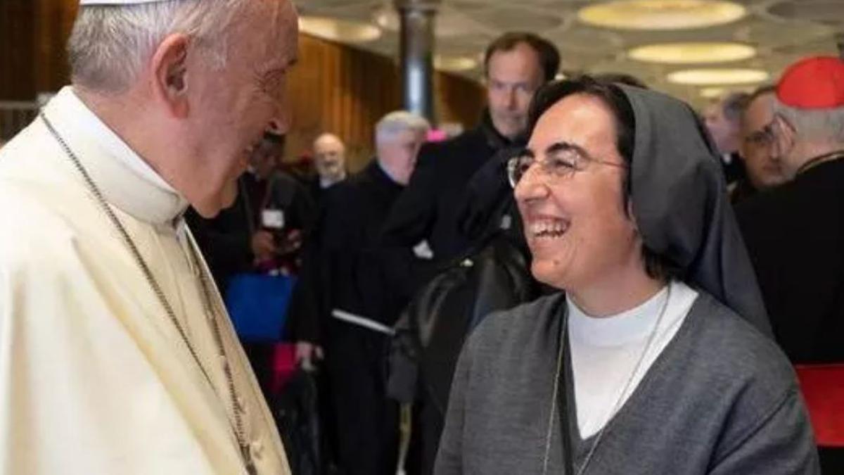 El Papa ha nombrado una mujer, la monja Alessandra Smerilli, como nueva jefa ad interim de la comisión sobre el covid 19 y como secretaria del ministerio de Desarrollo Humano Integral.