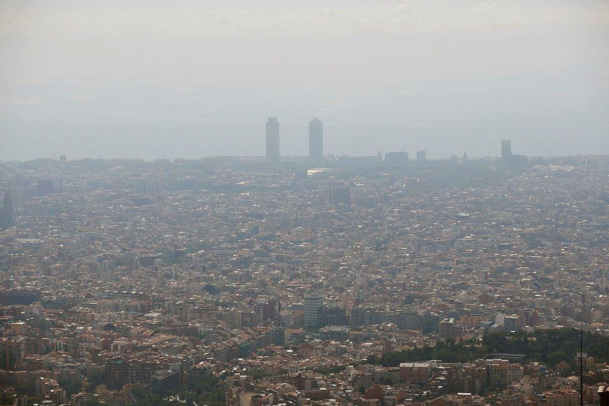 Nube de contaminación sobre la ciudad de Barcelona, 25 julio 2019 Nube de contaminación sobre la ciudad de Barcelona, 25 julio 2019