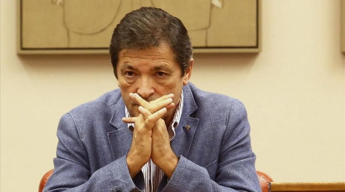 Javier Fernández, presidente de la gestora del PSOE, en el Congreso. Javier Fernández, presidente de la gestora del PSOE, en el Congreso.