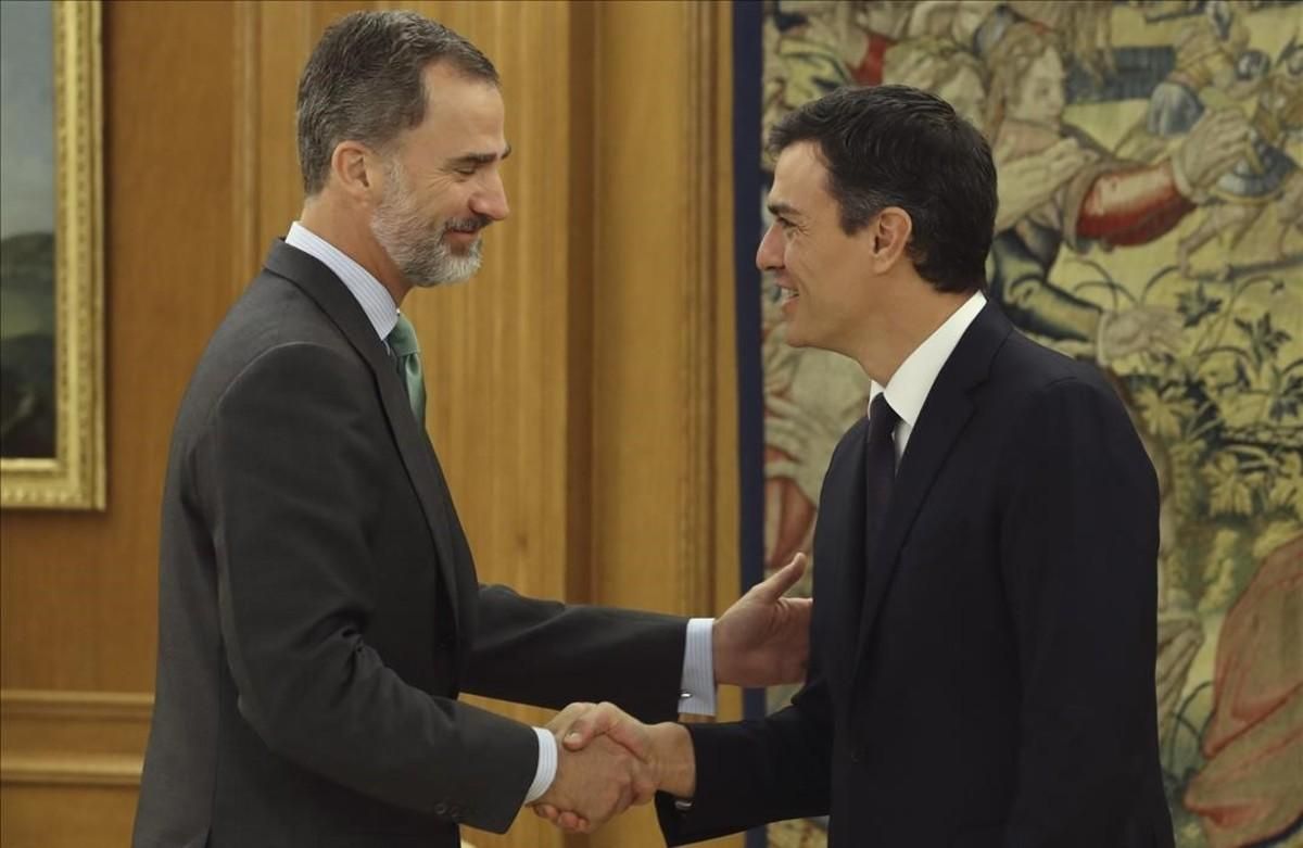 El Rey y Pedro Sánchez, este martes en el palacio de la Zarzuela. El Rey y Pedro Sánchez, este martes en el palacio de la Zarzuela.