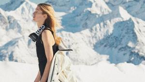 Polèmica sexista amb la roba d’esquí de Zara: Els homes van abrigats i les dones ensenyen la cama