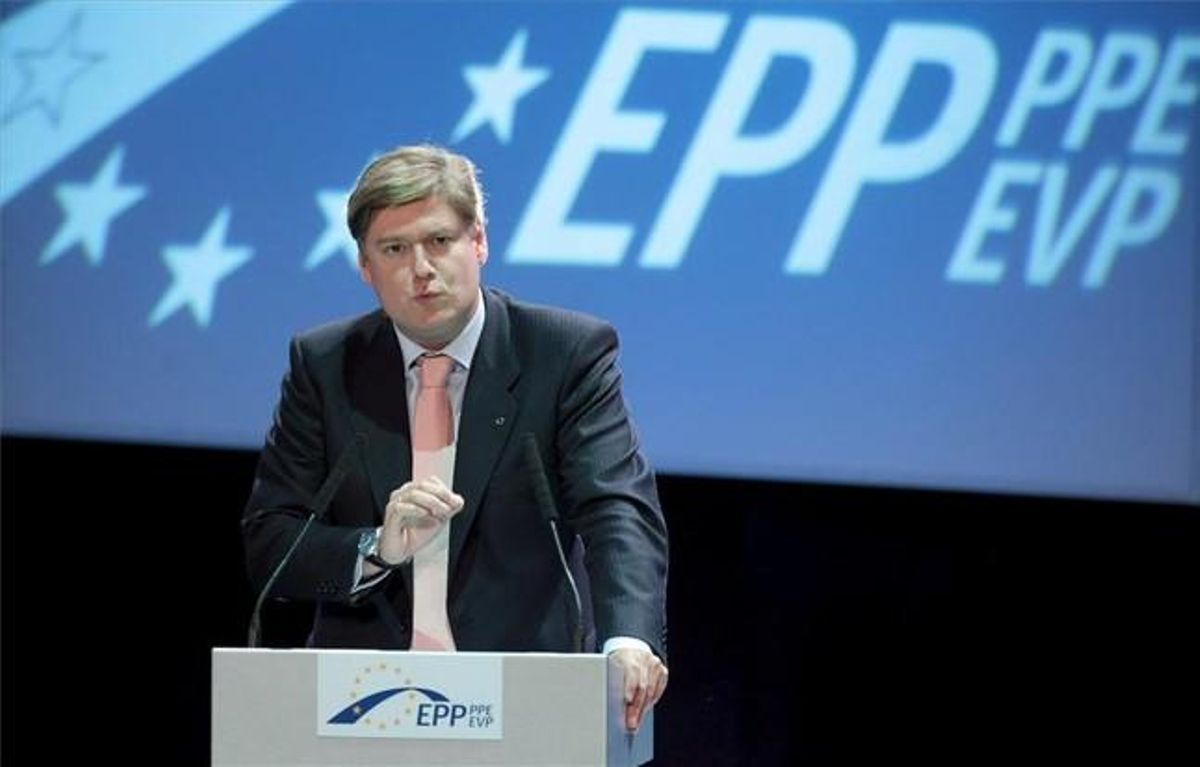 El dirigente del PP europeo Antonio López-Istúriz, en una imagen del 2009, en Varsovia. EFE El dirigente del PP europeo Antonio López-Istúriz, en una imagen del 2009, en Varsovia. EFE