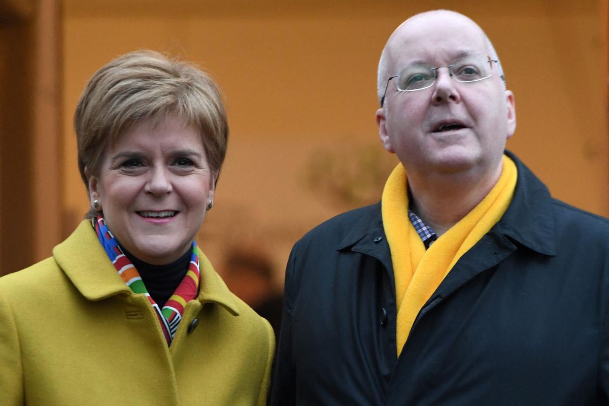La exprimera ministra principal de Escocia, Nicole Sturgeon, y su marido, Peter Murrell, en una imagen del año 2019.