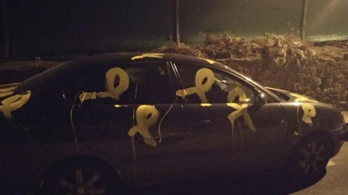 El coche de uno de los miembros de ’Segadors del Maresme’, con las pintadas El coche de uno de los miembros de ’Segadors del Maresme’, con las pintadas