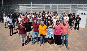 Nani Valero, alcaldable de la Crida per Sabadell para 2023, junto con otros miembros de la formación.