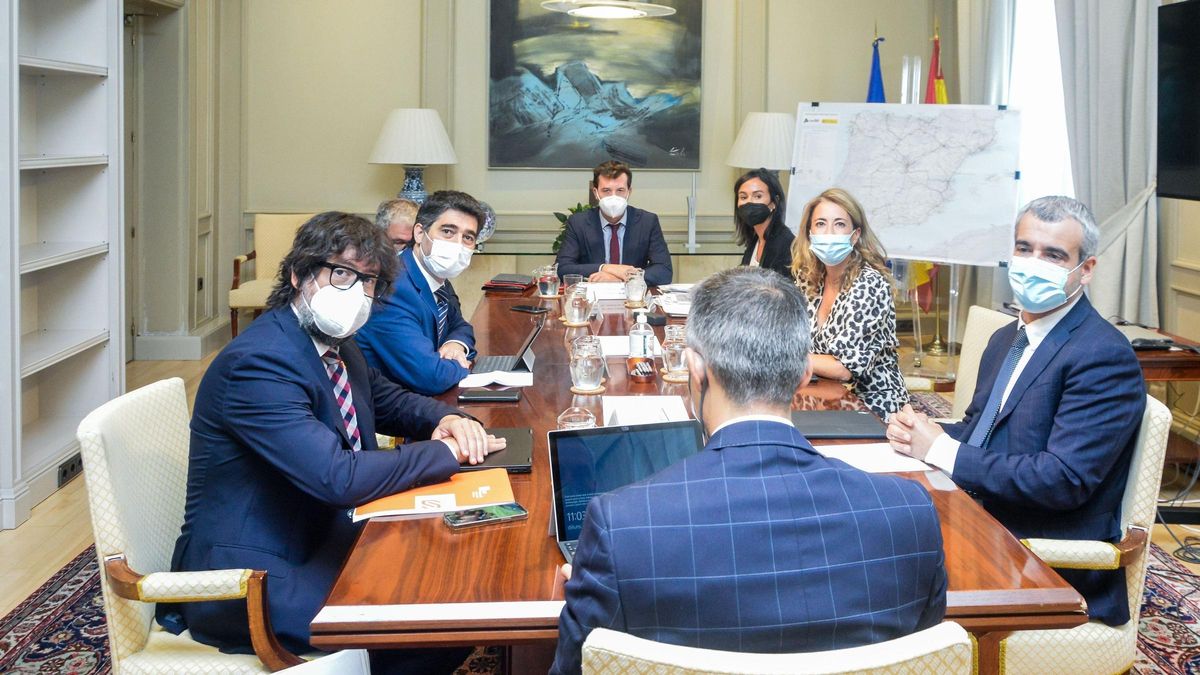 Mesa de negociación de la ampliación del aeropuerto de El Prat con Jordi Puigneró y Raquel Sánchez, el pasado 2 de agosto. Mesa de negociación de la ampliación del aeropuerto de El Prat con Jordi Puigneró y Raquel Sánchez, el pasado 2 de agosto.
