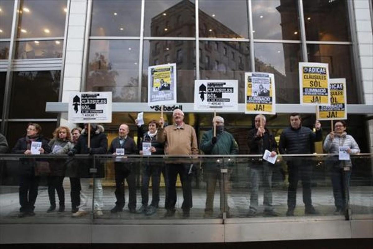 Manifestación de Adicae por las cláusula suelo. Manifestación de Adicae por las cláusula suelo.