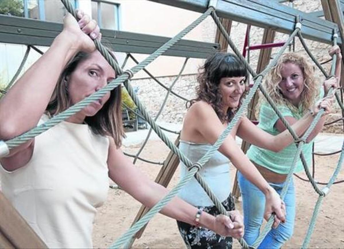 De izquierda a derecha, Eva Ramírez, Jessica Mateo y Lourdes Ortiz, tres desempleadas que optaron por el ’coaching’ para buscar alternativas. De izquierda a derecha, Eva Ramírez, Jessica Mateo y Lourdes Ortiz, tres desempleadas que optaron por el ’coaching’ para buscar alternativas.