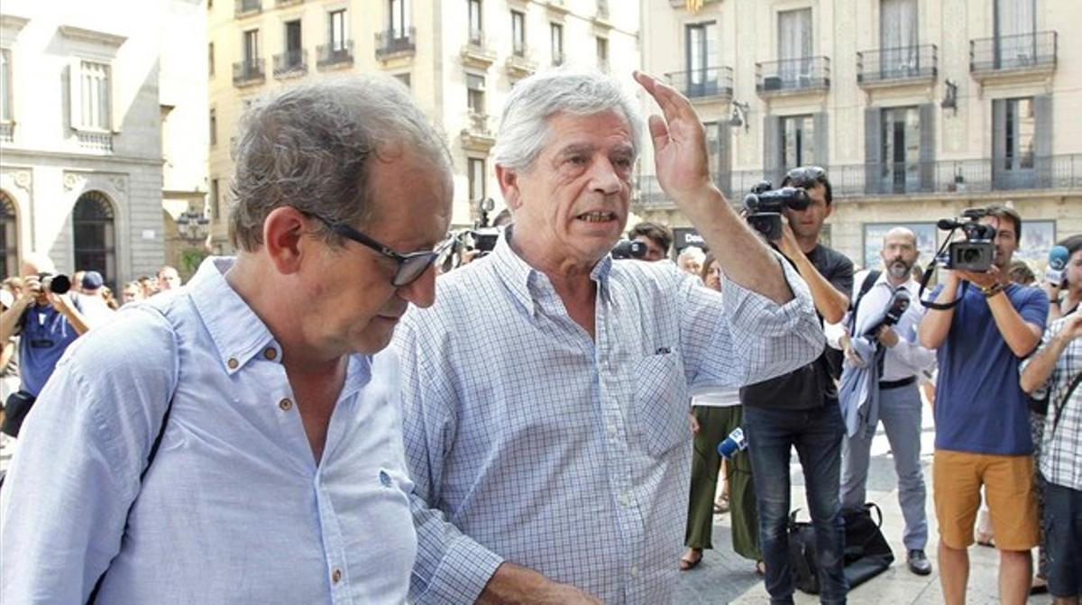 Eduardo Reyes, de Súmate, en la plaza de Sant Jaume, el pasado martes, 14 de julio, segunda jornada de la cumbre para pactar la lista unitaria en el Palau de la Generalitat.