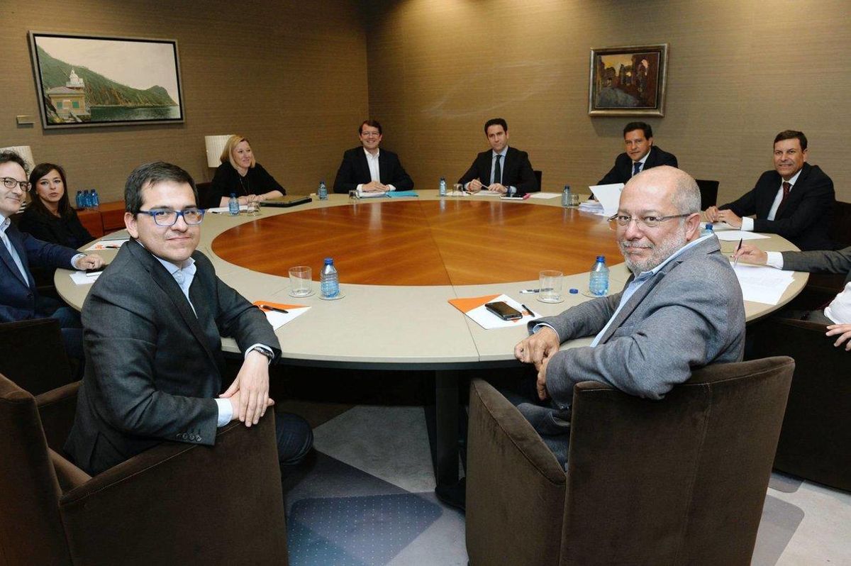 PP i Ciutadans avancen cap a un govern de coalició a Castella i Lleó PP i Ciutadans avancen cap a un govern de coalició a Castella i Lleó
