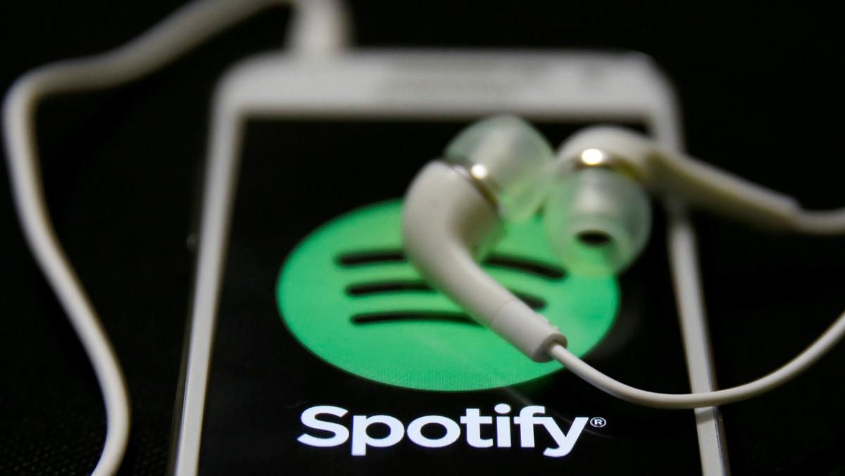 Spotify saldrá a la Bolsa de Nueva York el martes y espera captar 820 millones de euros de nuevo capital. Spotify saldrá a la Bolsa de Nueva York el martes y espera captar 820 millones de euros de nuevo capital.