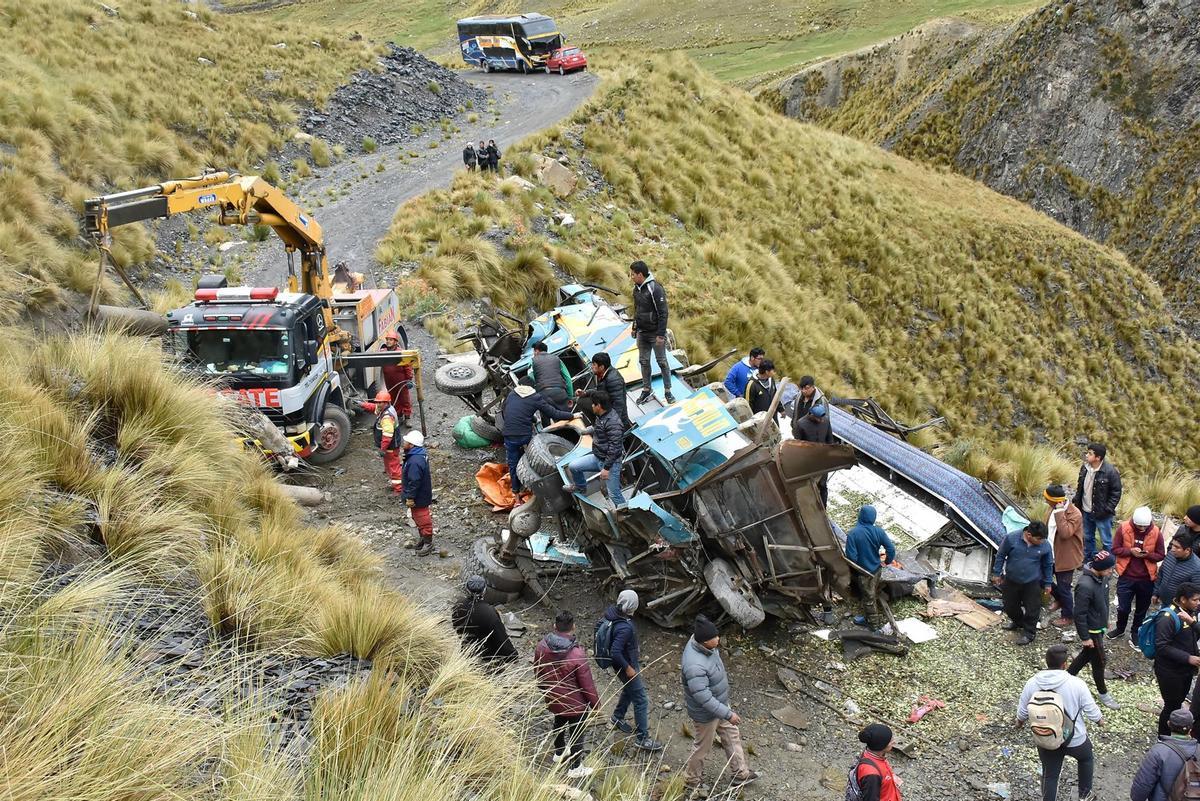 Almenys 12 morts i 26 ferits a l’estimbar-se un autobús a Bolívia