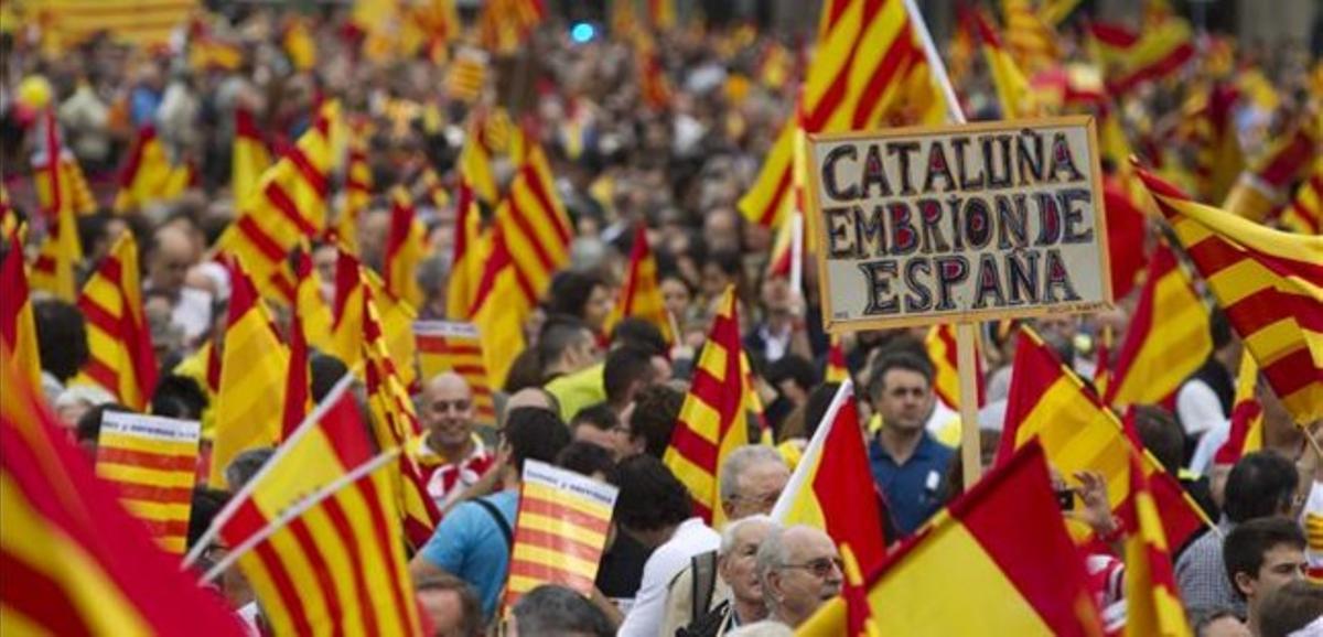 Manifestación convocada el pasado 12-O en la plaza de Catalunya en favor de la unidad de España. Manifestación convocada el pasado 12-O en la plaza de Catalunya en favor de la unidad de España.