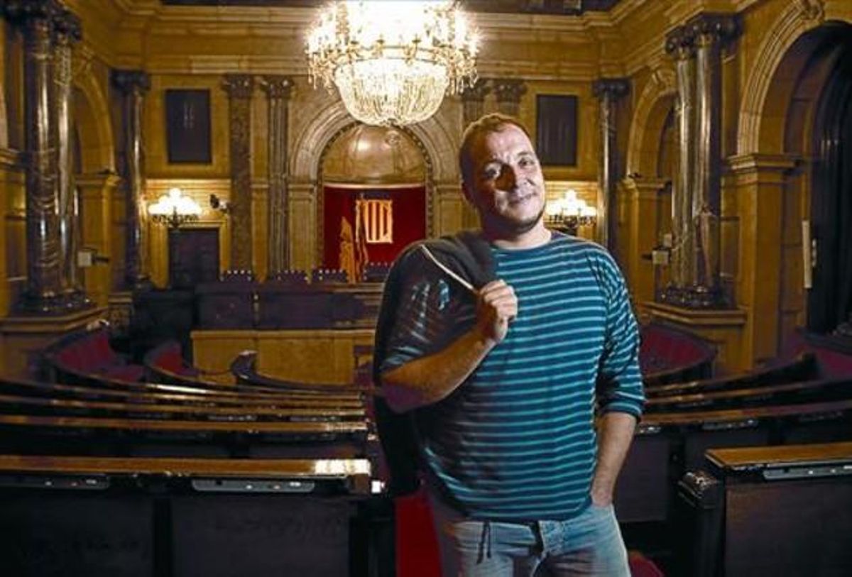 David Fernàndez posa en el hemiciclo del Parlament. David Fernàndez posa en el hemiciclo del Parlament.