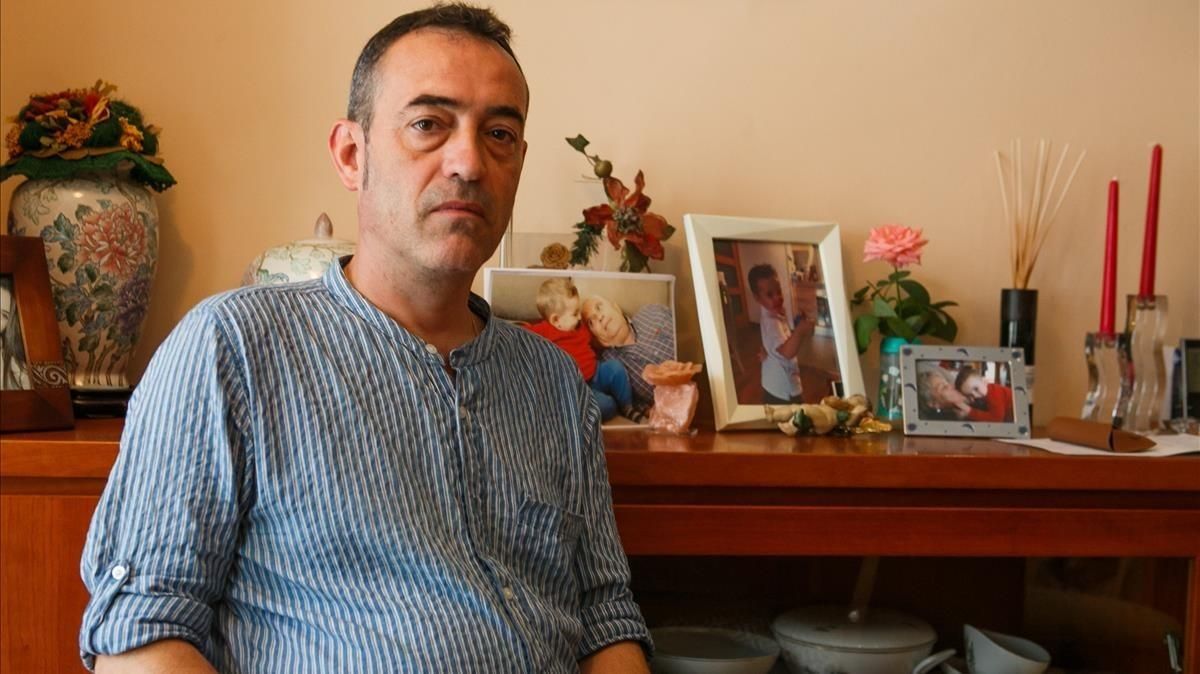 Francisco Javier Martínez, en su casa de Rubí. Francisco Javier Martínez, en su casa de Rubí.