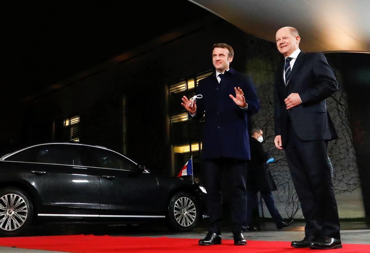 El presidente francés, Emmanuel Macron, y su homólogo Alemán, Olaf Scholz. 